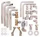 Vaillant Rohrleitungssystem mit verschiedenen Metallrohren, Kupfer- und Messingfittings, Absperrventilen und Dichtungen, geeignet für Heizungsinstallationen.